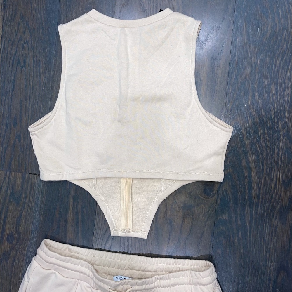Fashion Nova - Zipper cropped Tank